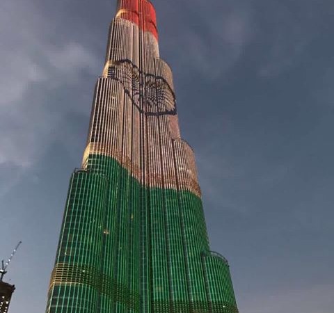 #BurjKhalifa lights up in the tiranga, on eve of Crown Prince attend’g India’s Republic Day!