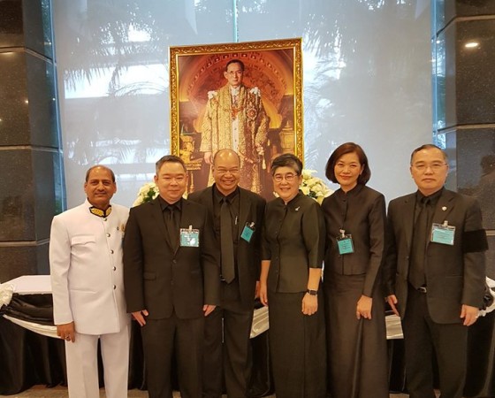 (27 Jan 2017) – Joined the fellow members from the Board of Trade of Thaland and paid respect to the Late King Rama 9.