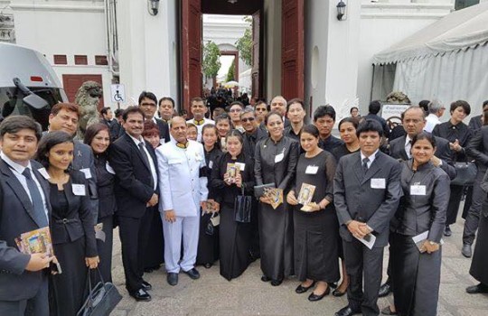 (26 Jan 2017) – Vishwa Hindu Parishad (VHP) Thailand members visited grand palace and paid respect to HM Late King Bhumibol Adulyadej (Rama 9).