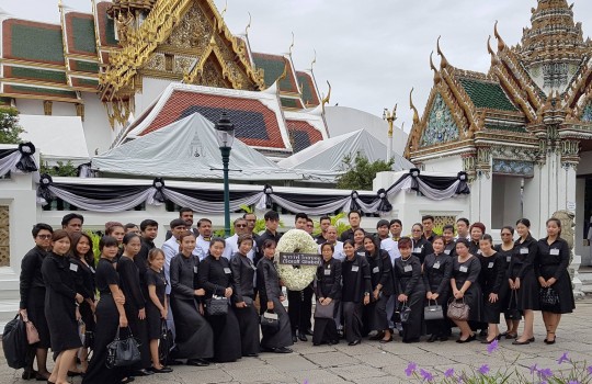 (8 June 2017) – Saraff Global Team in Bangkok joined the royal ceremony and paid respect to the beloved late H.M. The King Bhumibol Adulyadej.